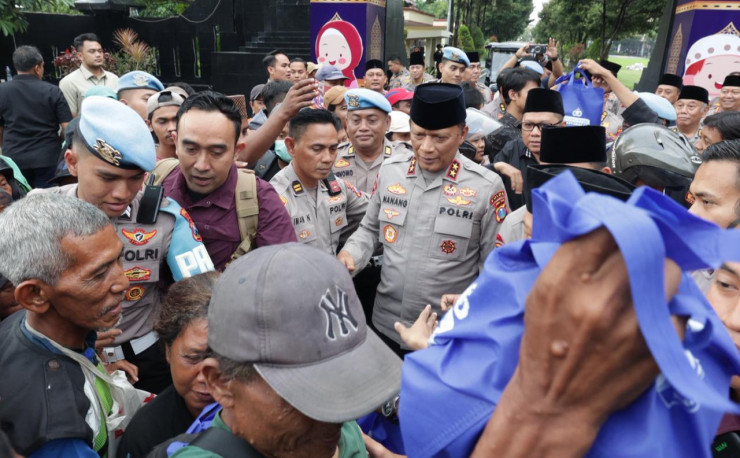 Ramadan Berkah, Kapolda Jatim Berbagi Takjil dan Buka Puasa Bersama Elemen Masyarakat