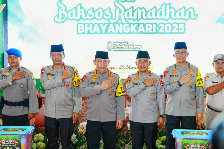 Kapolri Hadiri Bazar Ramadan Polri Presisi dan Baksos di Surabaya