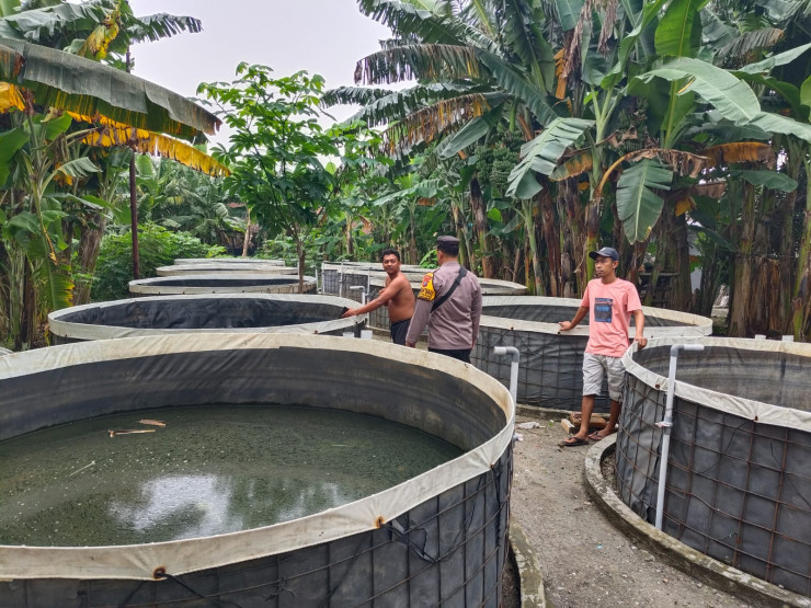 Bhabinkamtibmas Desa Kebonagung Motivasi Warga Budidaya Ikan Lele dan Nila